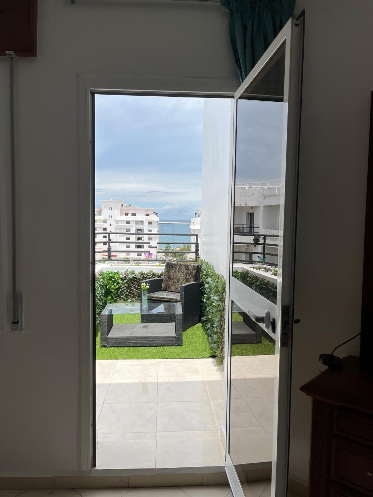 Bright Apartment With Sea View, Few Steps Away From The Tgv Tanger Kültér fotó