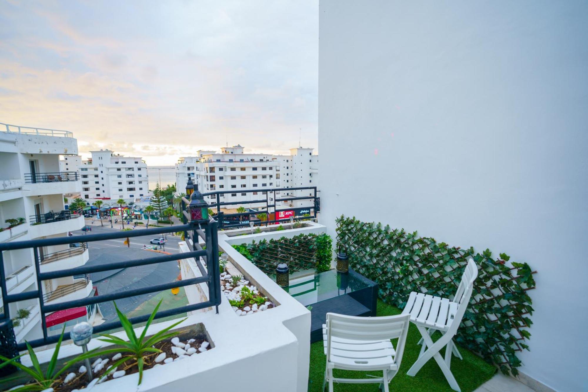 Bright Apartment With Sea View, Few Steps Away From The Tgv Tanger Kültér fotó
